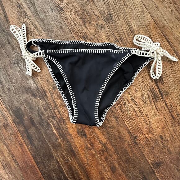 Victoria Secret Swim Black & Crochet Heart Padded Bikini - Picture 2 of 10